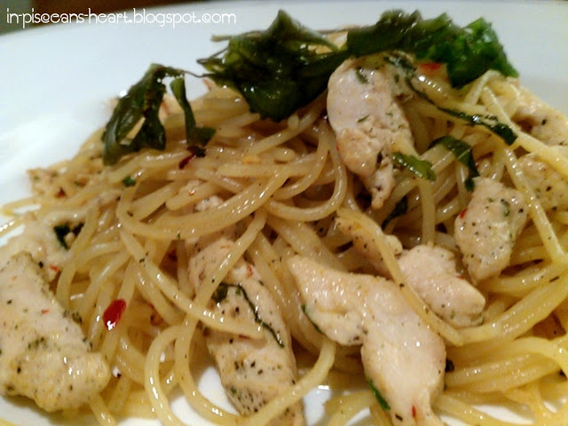 Chicken Aglio Olio - Spaghetti tossed with olive oil, chili flakes and sauteed chicken breast (RM 19) Tastes better than Marinara because the spaghetti and chicken has hint of butter.