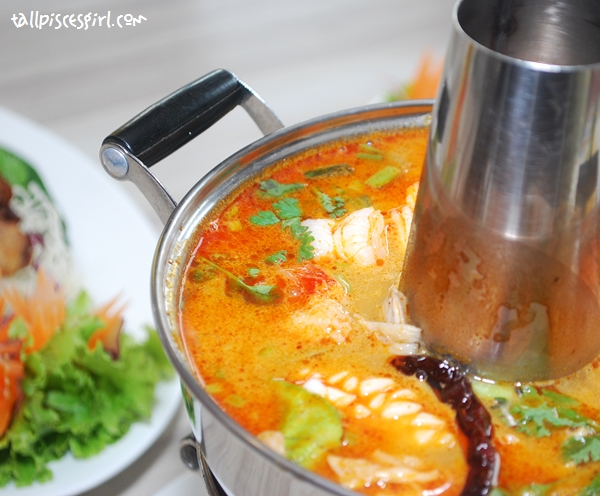 Signature Firepot with Seafood Tomyam (RM 22.50 for 2-3 person, RM 39.90 for 4-5 person)