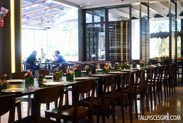 Spacious restaurant with cozy ambience Spacious restaurant with cozy ambience