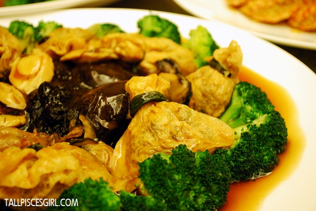 Braised Abalone with Dried Oyster and Sea Moss in ‘Golden’ Bag Braised Abalone with Dried Oyster and Sea Moss in ‘Golden’ Bag