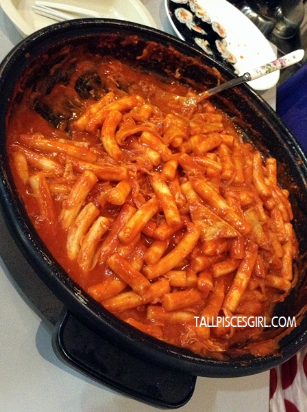 Ahhh daebak! I can finally taste ddeokbokki, a popular Korean snack food which is actually braised rice cake. I got to know about it when watching Running Man!