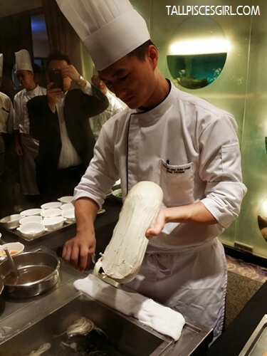 Chef Peng of Si Chuan Dou Hua showcasing his knife shredding noodle skill