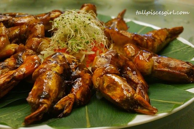 Wok Fried Jumbo Tiger Prawns with Superior Soy Sauce (豉油皇大虎虾)