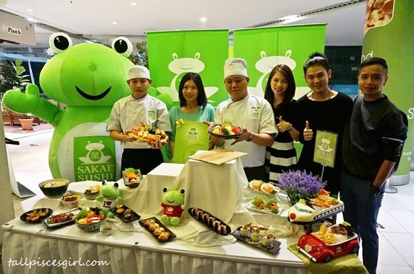 DSC06327 | Sakae Sushi Malaysia Celebrates Anniversary with New Menu Local celebrities with Yew June, General Manager of Marketing for Sakae Sushi Malaysia and chefs