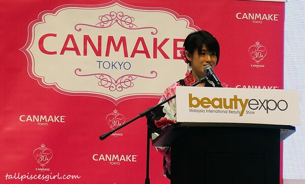 Ms. Kaori Anzai delivering her speech at Beauty Expo 2015