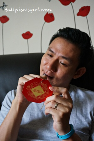 DSC07748 | Share a Coca-Cola for a Positive Year! Clumsy Boy wants to help me write personalized message this Chinese New Year too