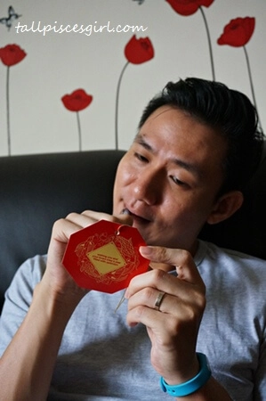 DSC07748 | Share a Coca-Cola for a Positive Year! Clumsy Boy wants to help me write personalized message this Chinese New Year too