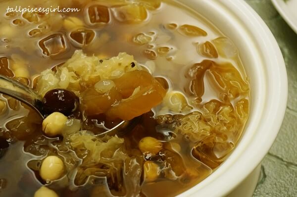 Zuan Yuan Chinese New Year Set 2016 - Chilled Sea Coconut with Peach Gum, Lotus Seeds, Snow Lotus Seeds and Red Dates