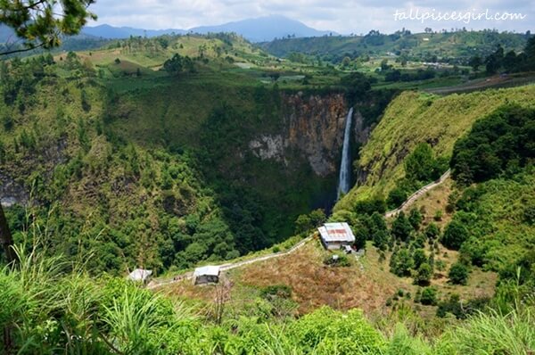 DSC08479 | Sipiso-piso Waterfall (Air Terjun Sipiso-piso) @ Kabanjahe, North Sumatra Our first view of Sipiso-piso Waterfall (Air Terjun Sipiso-piso)