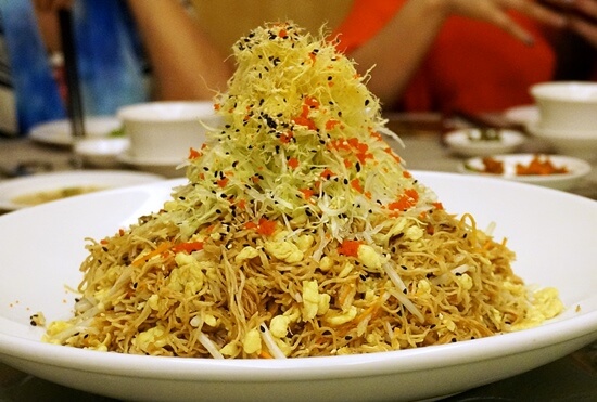Egg Noodles with Sautéed Crab Meat, Egg and Bean Sprouts (鱼子桂花炒生面)