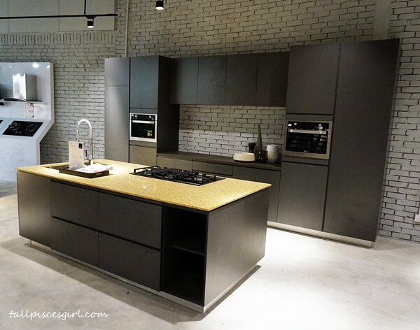 High quality built-in kitchen cabinets at MajuHome Concept