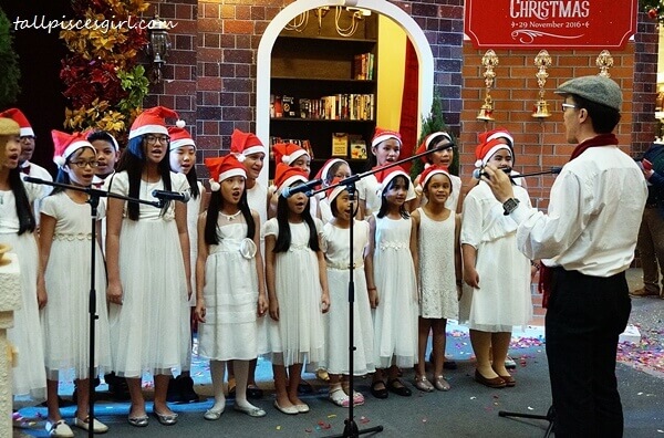 Choir performance by Sekolah Sri Bestari choir team who recently won the Silver award in Malaysia International Children Choir Festival 2016