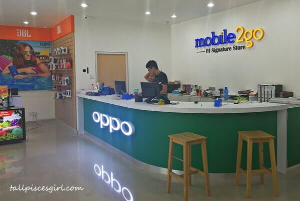 IMG 20170829 140337 | First Mi Zone in Malaysia Opens at Mobile2Go, SS2 Petaling Jaya! Do approach these leng chais if you need help!