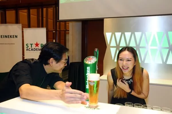 SEAN7972 | Heineken Star Serve 2018 & Heineken Pouring Ritual Heineken Pouring Ritual - Check that the head sits on the horizontal line of the star