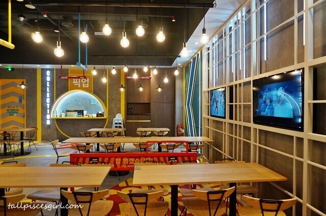 The interior of JINJJA Chicken is just awesomely chic and Instagrammable!