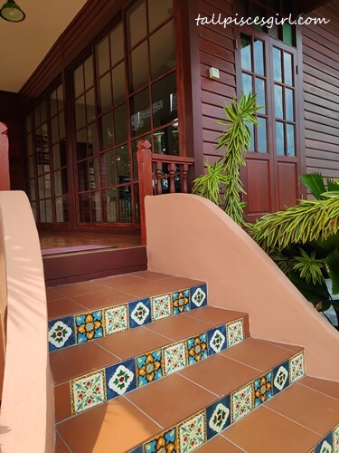 Curved staircase with Peranakan Nyonya inspired tiles