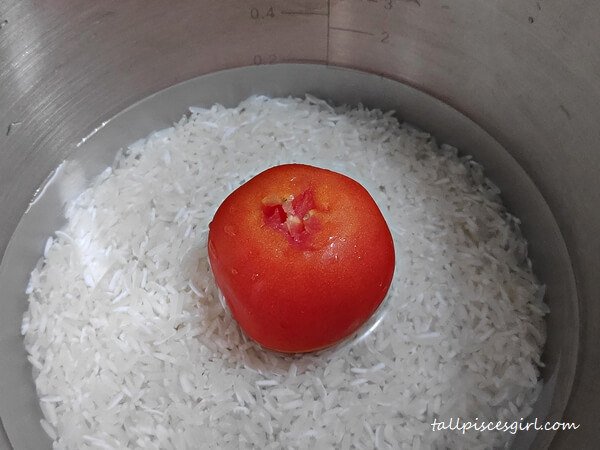 Put the tomato into rice cooker