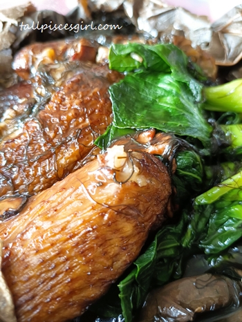 Steamed Kampung Chicken with Dried Oysters and Fatt Choy