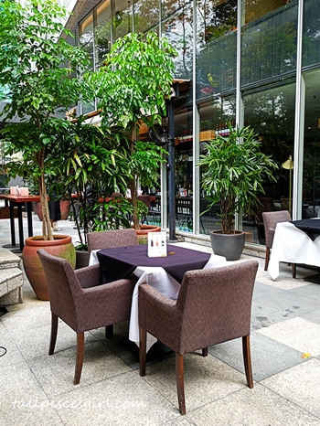 Spacious alfresco dining area at Zenzero Restaurant | V's Lounge @ Menara Amplewest Kuala Lumpur Spacious alfresco dining area at Zenzero Restaurant