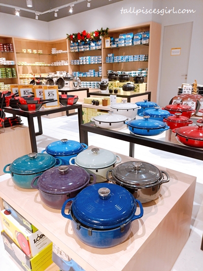 These cookware will definitely spice up your cooking experience and bring your dishes to another level