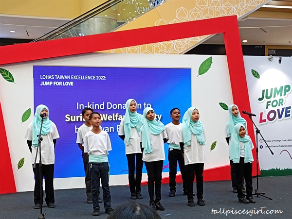 Singing performance by the children at Suriana Welfare Society | Taiwan Excellence Spreads Love in Jump for Love Charity Campaign Singing performance by the children at Suriana Welfare Society