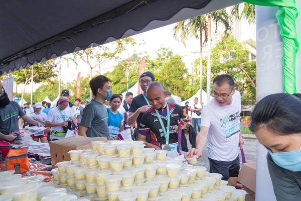 4000 runners were treated to U.S. mashed potatoes to help them replenish energy levels