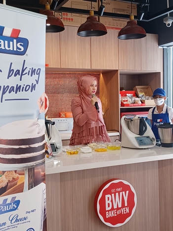 Baking demonstration using Pauls Cream Cheese at Bake With Yen