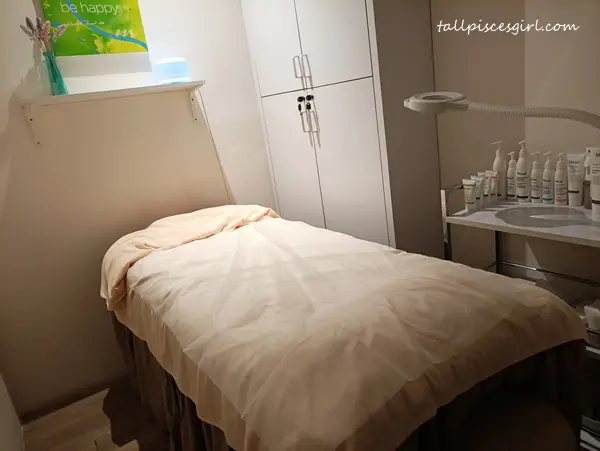Cozy and comfortable treatment room at Murad 1 Utama | Review: Murad Method Facial System @ Murad 1 Utama Cozy and comfortable treatment room at Murad 1 Utama