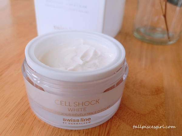 Swissline Daytime Brightening Power Cream | Swissline Cell Shock White Daytime Brightening-Power Cream and Brightening Aura-Mask Swissline Daytime Brightening-Power Cream Texture