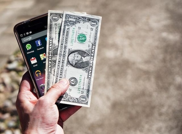 Benefits of Smartphone-Based Payment Systems - You don't have to bring so much cash anymore