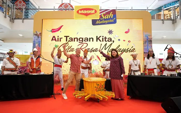 Mr Juan Aranols CEO of Nestle Malaysia Berhad and Ms. Ivy Tan Business Executive Officer of MAGGI Nestle Malaysia Berhad officiating the MAGGI Sah Malaysia celebration | MAGGI Celebrates Malaysia Through the ‘Air Tangan’ of Malaysians Mr Juan Aranols, CEO of Nestlé (Malaysia) Berhad and Ms. Ivy Tan, Business Executive Officer of MAGGI, Nestlé (Malaysia) Berhad officiating the MAGGI Sah Malaysia celebration