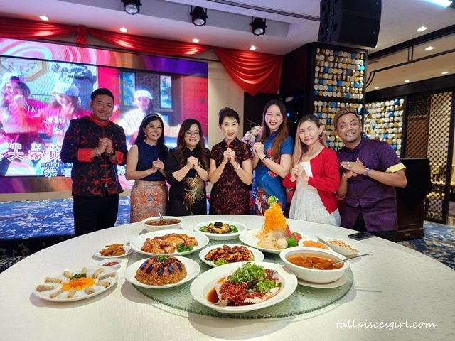 Celebrating the year of Dragon with fellow KOLs at Zuan Yuan, One World Hotel Petaling Jaya