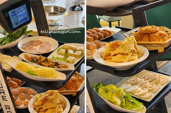 Zhang Yong Bucket Fish Chinese New Year Set Meal delivered by robot server | Megah Rise Mall @ PJ Chinese Restaurant Recommendations for CNY Zhang Yong Bucket Fish Chinese New Year Set Meal delivered by robot server