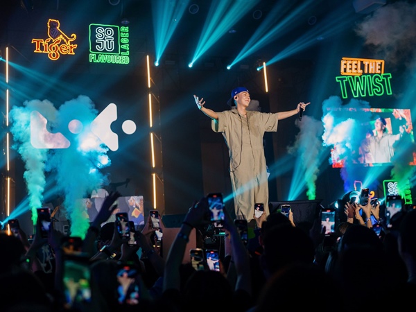 Loco performing his top hits for local fans at the Tiger Soju Flavoured Lager launch party2 | Feeling The Twist at the Tiger Soju Flavoured Lager Launch Party with South Korean rapper, Loco Loco, performing his top hits for local fans, at the Tiger Soju Flavoured Lager launch party(2)
