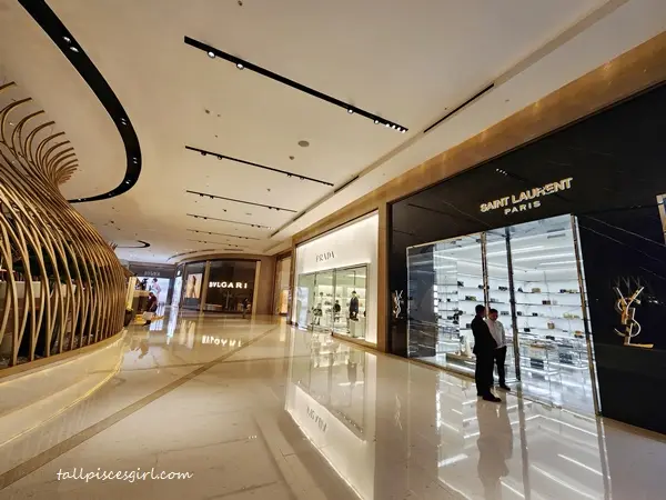 Luxury shopping at The Shoppes @ Solaire Resort | Solaire Resort Entertainment City Hotel Review and Dining Experience Luxury shopping at The Shoppes @ Solaire Resort