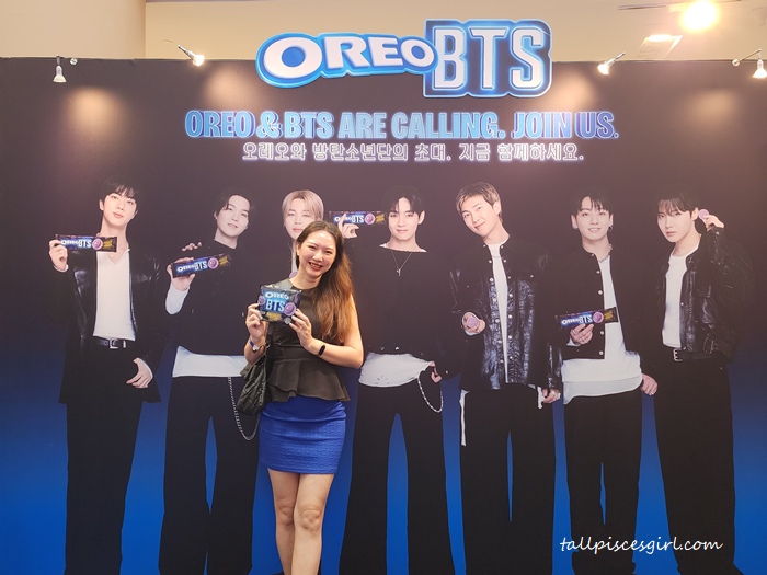 A group photo with BTS and OREO BTS Cookies | OREO x BTS Cookies Is Finally Here — And It Comes in a Hotteok Flavour A group photo with BTS and OREO BTS Cookies